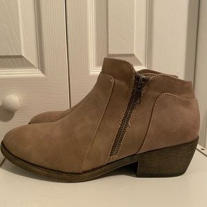 Maurices Beige Ankle Boots Size 8 Womens